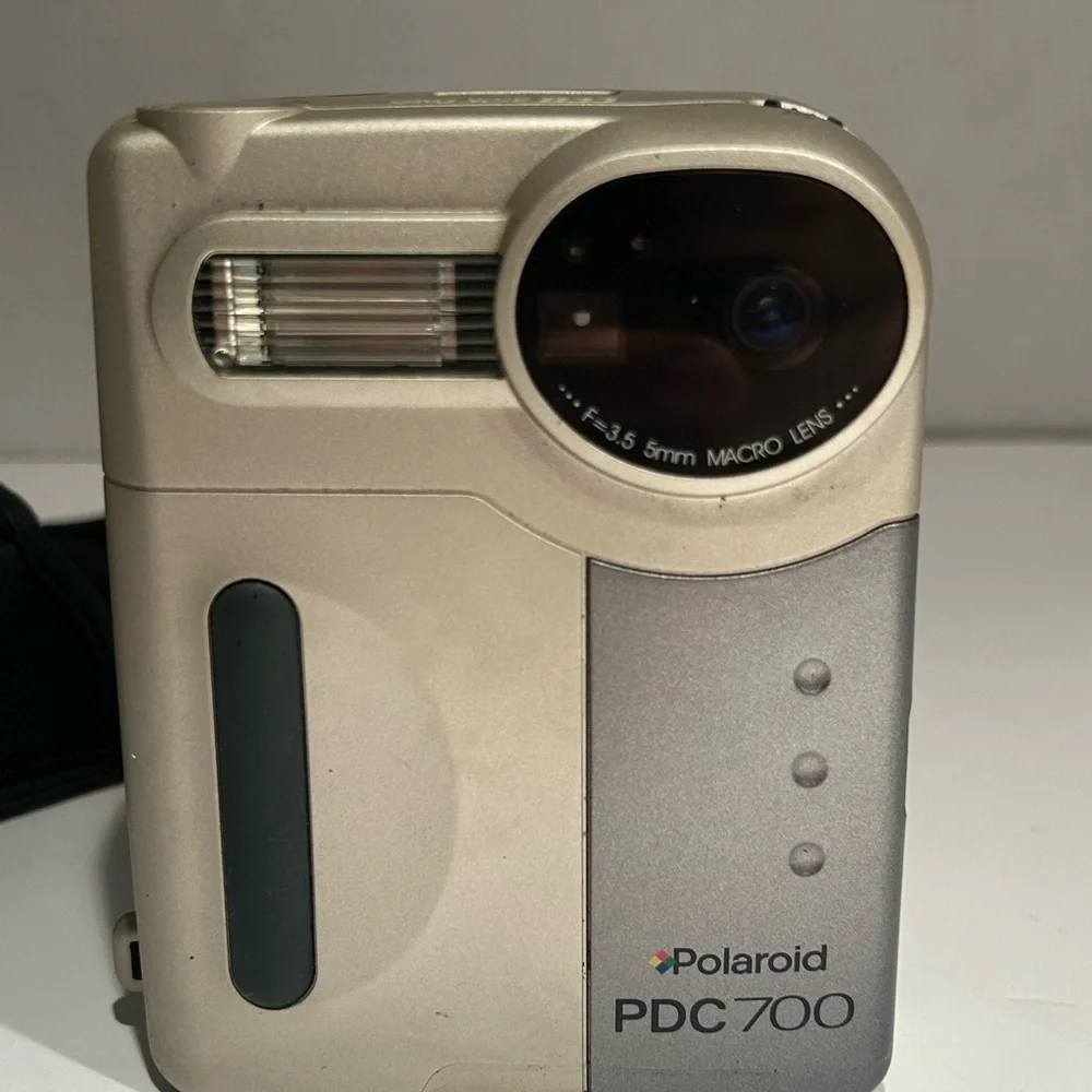 Polaroid PDC 700 Hand Held Camera 5mm Macro Lens Untested/ Missing Charger